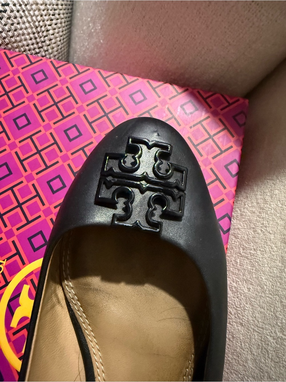 Tory Burch Black Leather Logo Ballet Flats - Picture 9 of 13
